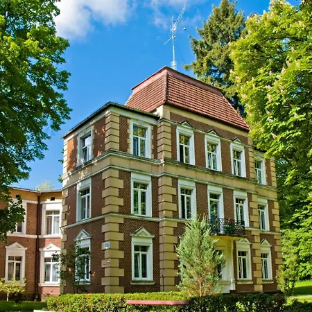 Uzdrowisko Zdroj - Sanatorium Podhale ホテル Połczyn-Zdrój